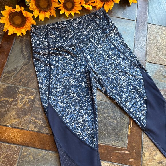 Athleta Sandstone Salutation 7/8 Tight in Navy (M) - Picture 2 of 13